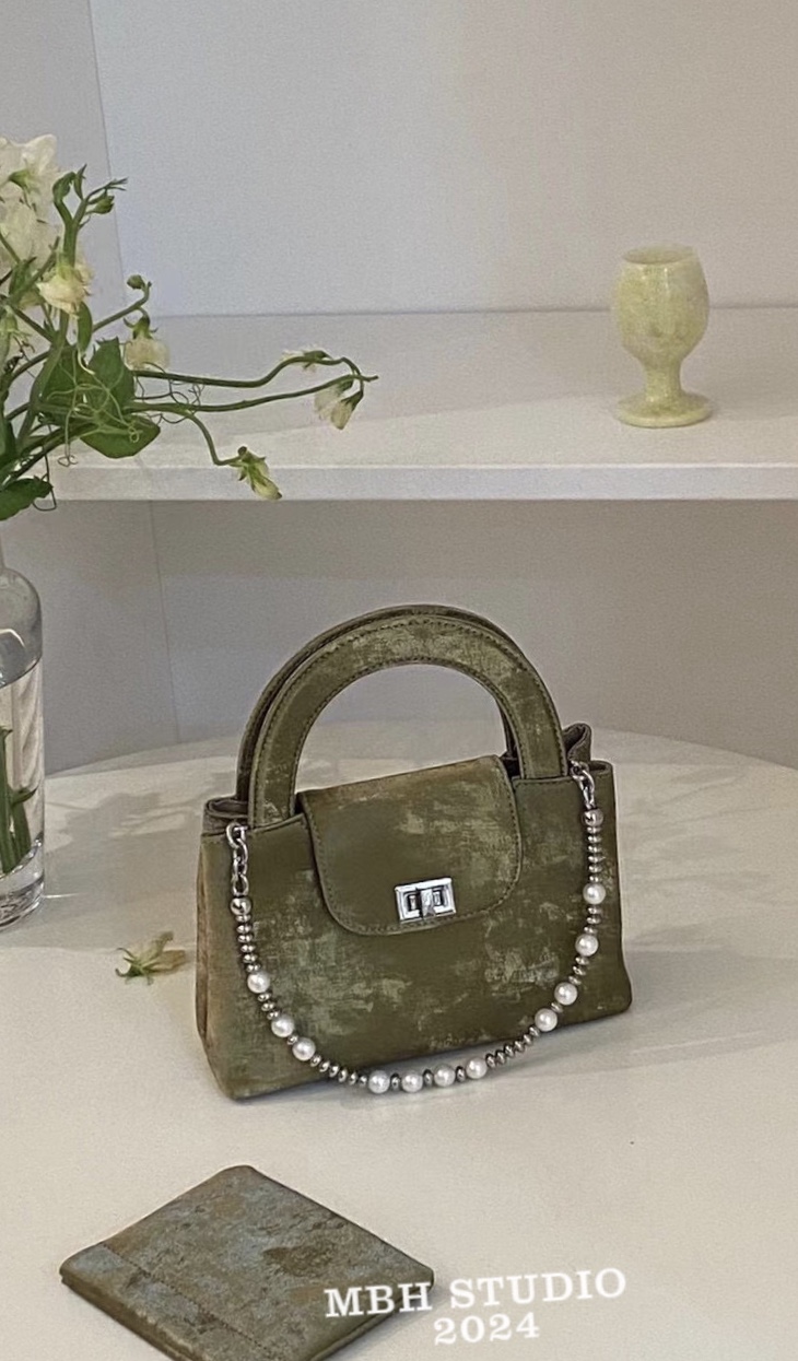 MBH New Chinese Style Elegant Velvet Satin Pearl Chain Handbag with Pearl Chain - Image 4