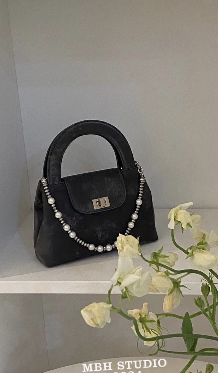 MBH New Chinese Style Elegant Velvet Satin Pearl Chain Handbag with Pearl Chain - Image 3