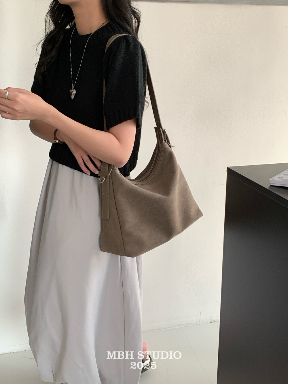 MBH Large Capacity Lazy Style Tote Bag Linen Travel Commute Shoulder Bag - Image 3