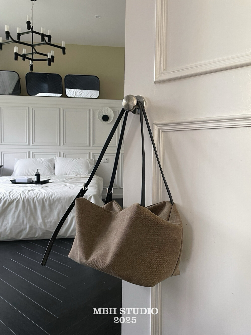 Designer Collaboration Neutral Sand Two-Tone Underarm Tote Bag Large Capacity Commuter Shoulder Bag - Image 2