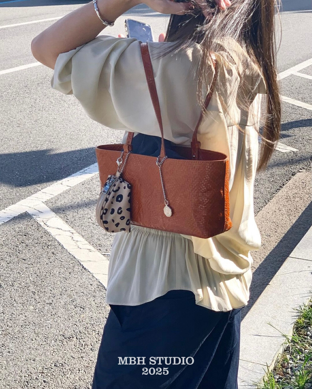 MBH Korean Style Woven Texture Genuine Leather Retro Tote Bag Shoulder Bag with Pouch and Charm - Image 4
