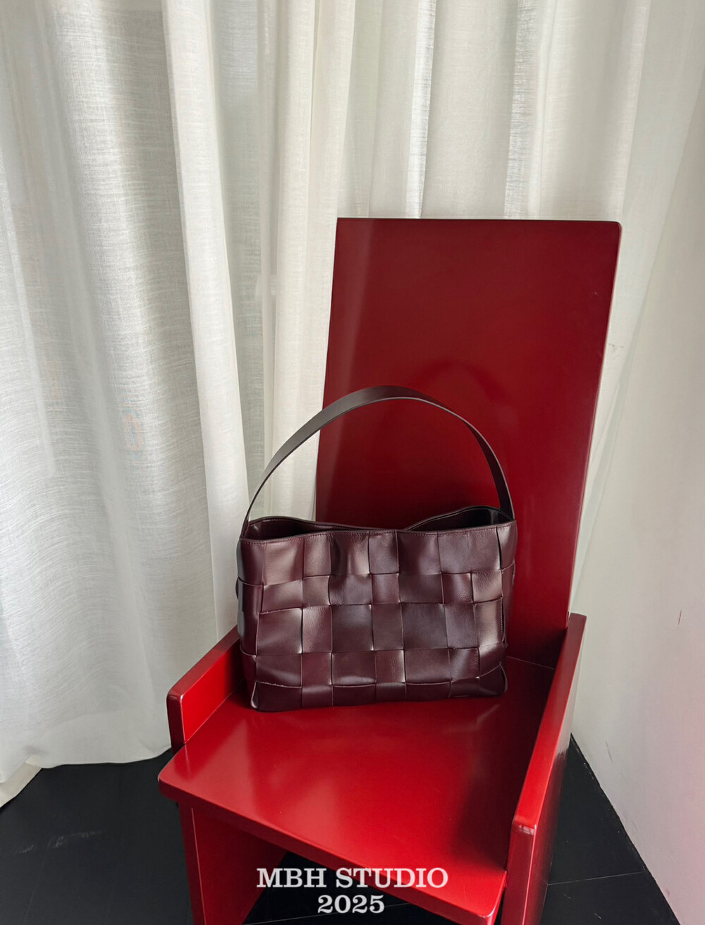 MBH Handwoven Full Grain Leather Tote Bag Large Capacity Commuter Shoulder Bag - Image 2