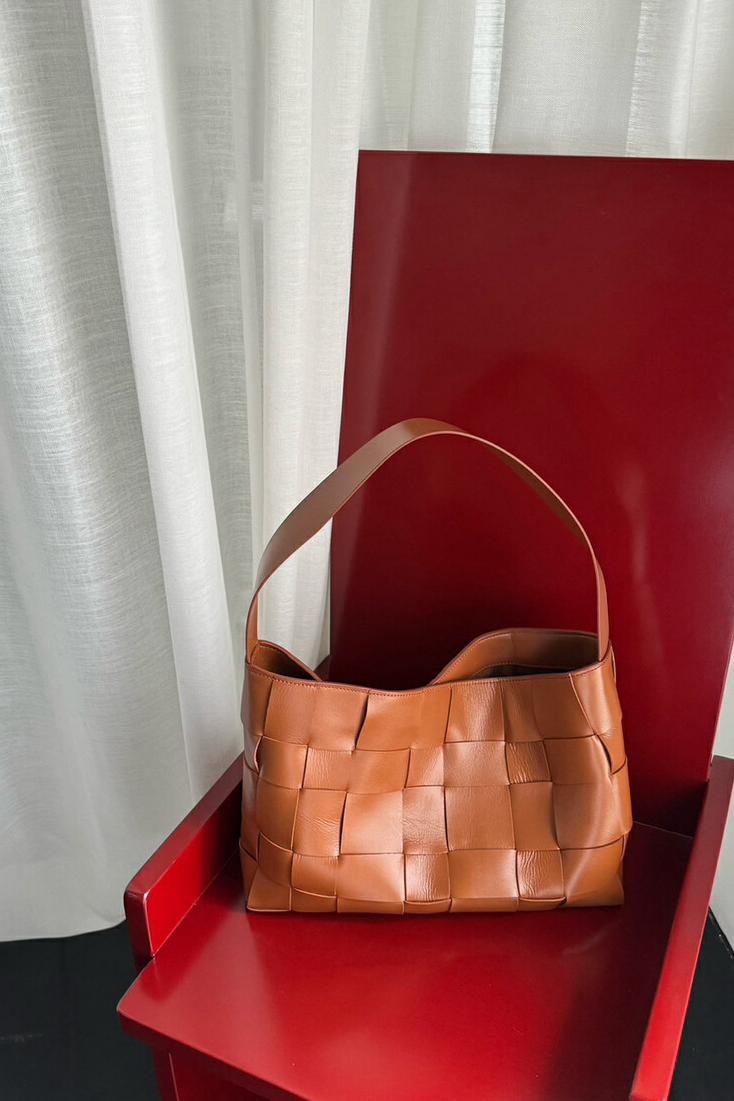 MBH Handwoven Full Grain Leather Tote Bag Large Capacity Commuter Shoulder Bag - Image 5