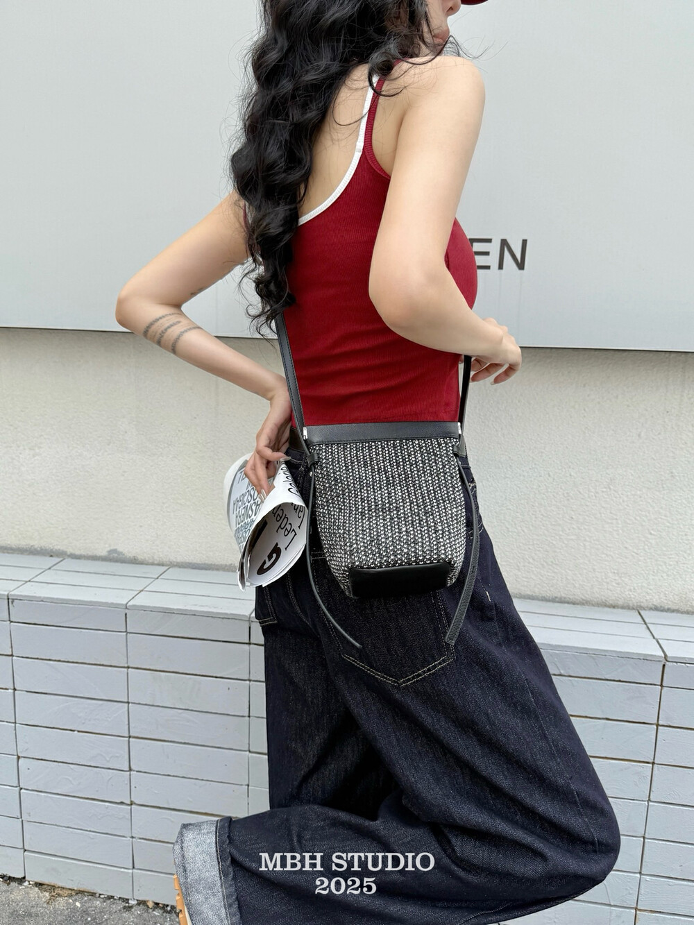 MBH Summer Straw and Leather Mini Crossbody Phone Bag for Vacation - Image 2